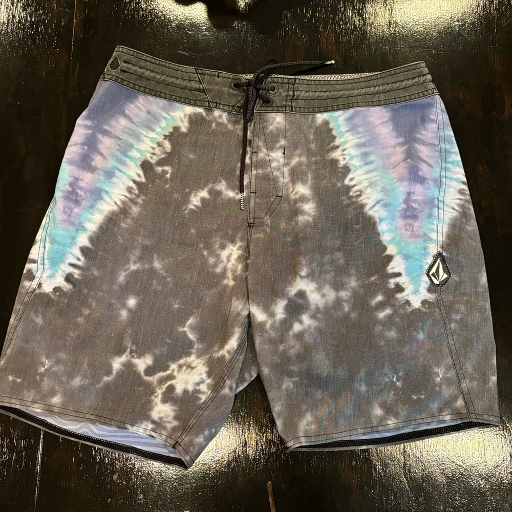 Men’s volcom tye dye board short